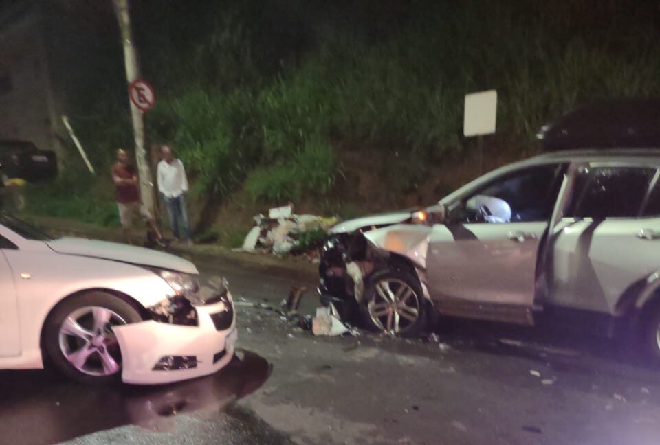 Colisão frontal deixa homem ferido na rua das Margaridas ItabiraNet