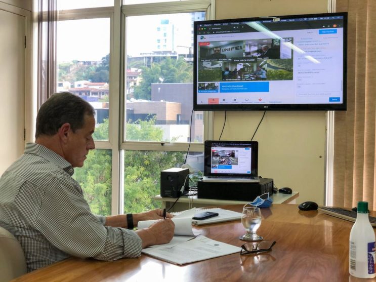 ronaldo-assina-protocolo-para-implantacao-de-medicina-e-outros-cinco-cursos-na-unifei