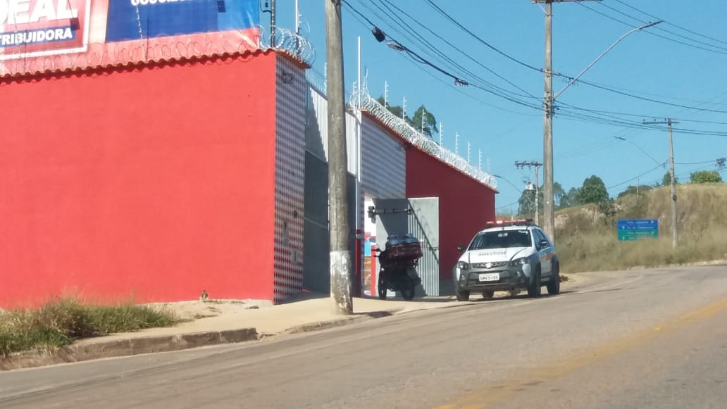 caminhonete-e-botijoes-de-gas-sao-furtados-de-deposito-em-itabira