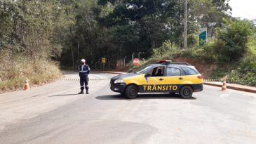 estrada-cento-e-cinco-e-interditada-para-capina