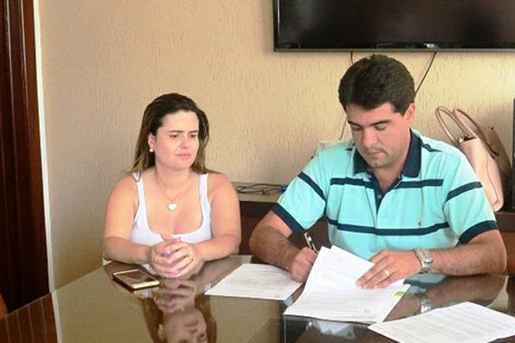 luciana-bicalho-e-pre-candidata-a-prefeita-de-sao-goncalo-do-rio-abaixo