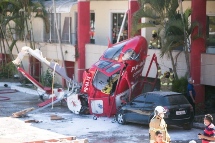 helicoptero-do-corpo-de-bombeiros-cai-com-cinco-pessoas