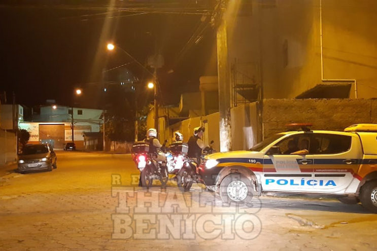 dupla-armada-assalta-dois-comercios-seguidos-no-caminho-novo