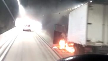 caminhao-bau-pega-fogo-dentro-de-tunel-na-br-381-em-antonio-dias