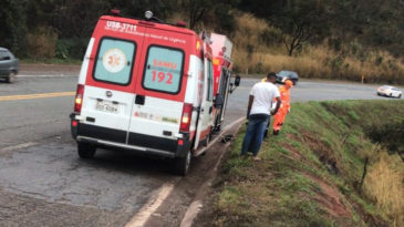 carro-com-familia-despenca-em-ribanceira-na-br-381-em-caete