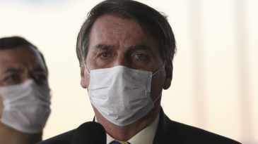 bolsonaro-sanciona-lei-que-torna-obrigatorio-o-uso-de-mascara