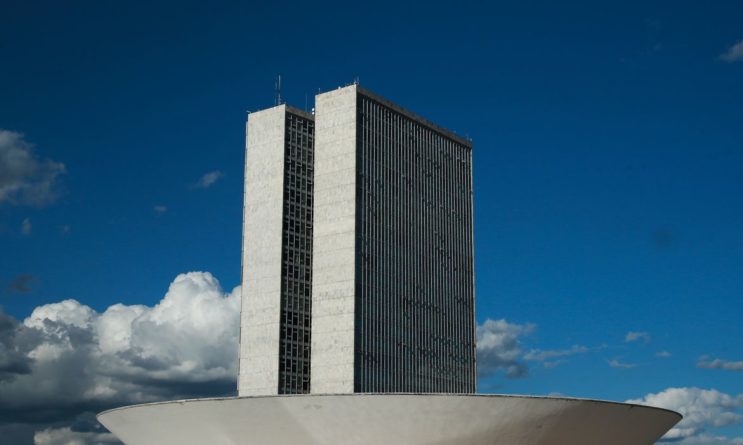 ccj-da-camara-aprova-piso-salarial-para-enfermagem