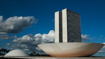 camara-pode-votar-hoje-proposta-que-adia-eleicoes-deste-ano