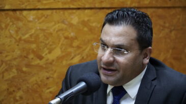 trabalhadores-vao-decidir-troca-de-turno-temporario-de-6-para-12-horas