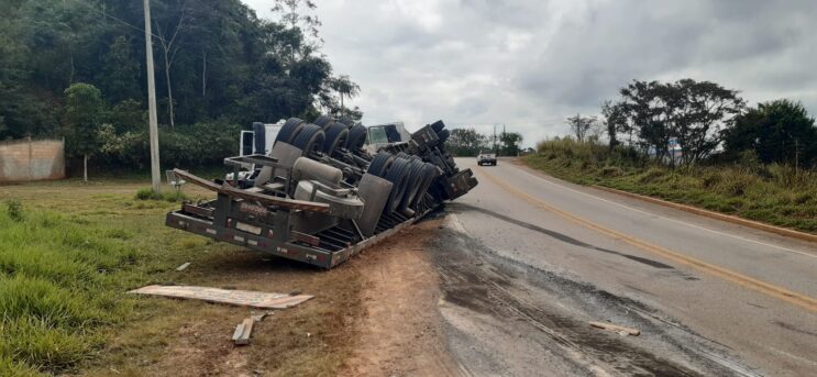 rodovia-sera-interditada-para-remocao-de-carreta-acidentada