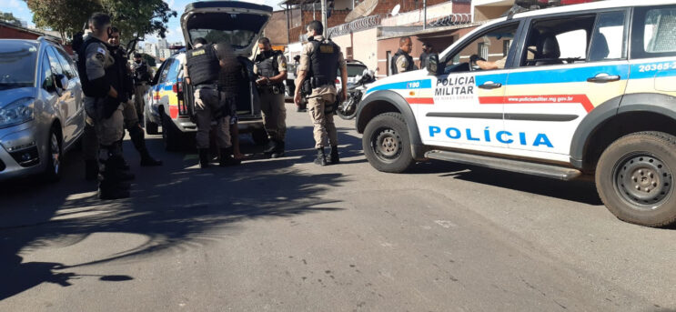 foragido-tenta-fugir-da-policia-e-acaba-preso-no-caminho-novo