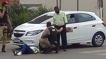 mulher-e-atropelada-por-carro-no-centro-de-santa-barbara