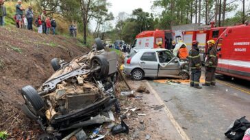 colisao-frontal-entre-carros-deixa-morto-e-feridos-na-mg-353