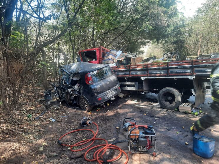 motorista-morre-em-colisao-frontal-com-caminhao-na-mg-155-em-betim