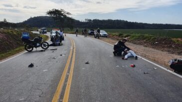 Colisão frontal entre motocicletas deixa vítimas graves na MG-040
