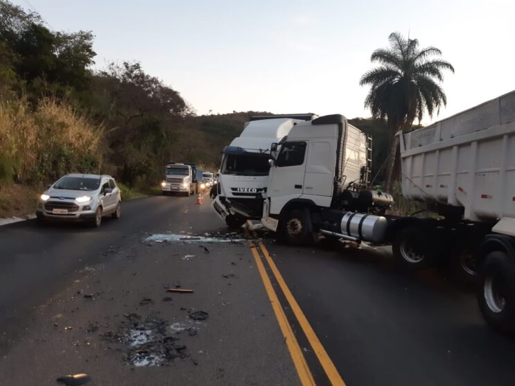 colisao-frontal-complica-ainda-o-transito-na-volta-do-feriado-na-br-381