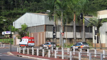 homem-pelado-no-centro-havia-sido-preso-por-agredir-o-pai