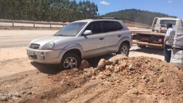carros-roubados-em-bh-sao-recuperados-pela-pm-em-bom-jesus-do-amparo