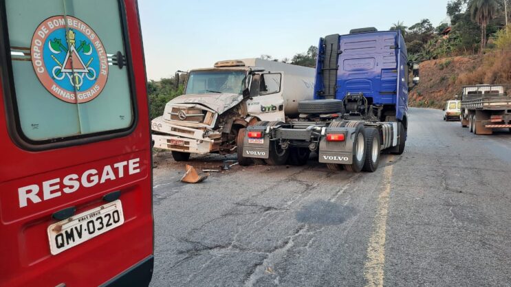 motorista-fica-preso-as-ferragens-em-acidente-na-br-381-em-rocas-novas