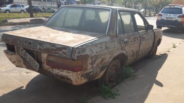 veiculo-abandonado-e-removido-pela-transita-no-juca-rosa