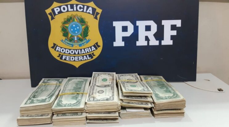 prf-apreende-mais-de-r-100-mil-dolares-sem-comprovacao-de-origem