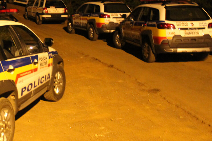 policia-militar-apreende-pistola-e-termina-com-festa-regada-a-drogas