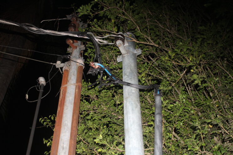 bandido-escapa-ao-ser-flagrado-tentando-furtar-fiacao-eletrica-de-escola