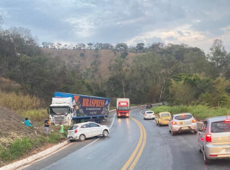 acidente-deixa-transito-parcialmente-interditado-na-br-381-em-sao-goncalo-do-rio-abaixo