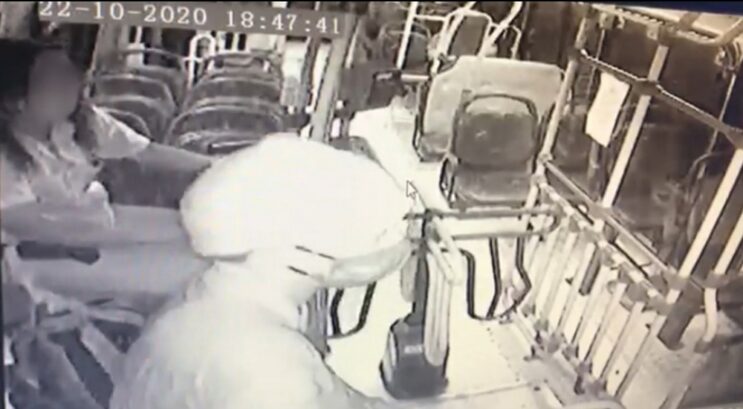 homem-armado-com-faca-assalta-onibus-coletivo-em-itabira