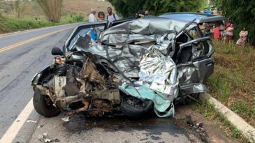 motorista-morre-apos-bater-de-frente-com-caminhao-na-br-267