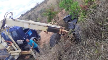 Operador morre ao cair com trator dentro de buraco em fazenda