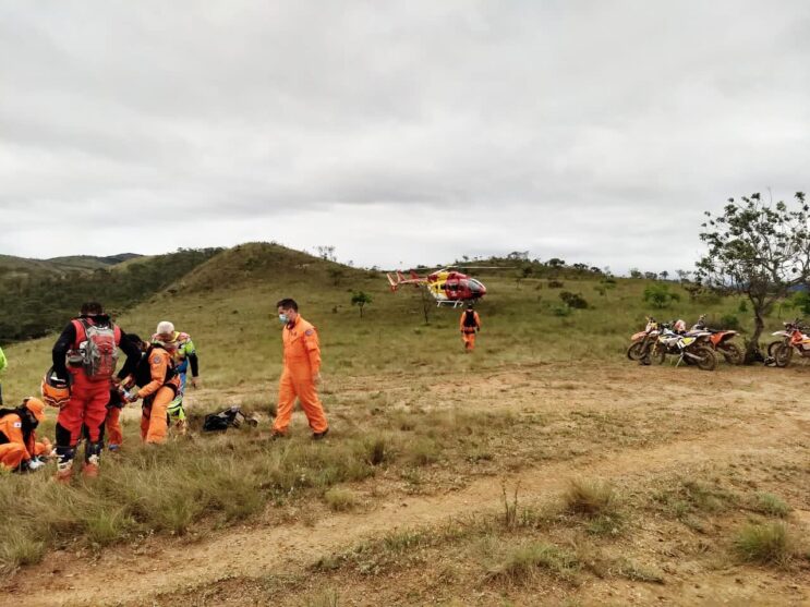 motociclista-e-resgatado-de-helicoptero-apos-acidente-no-morro-do-careca