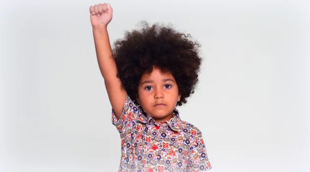 meu-cabelo-nao-e-liso-e-eu-sou-preta-menininha-de-4-anos-da-licao-contra-racismo