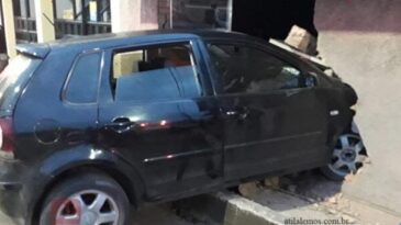 motorista-embriagado-invade-residencia-com-carro-no-campestre