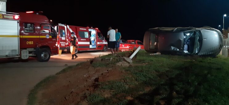 carro-capota-e-motorista-fica-ferido-na-br-381-em-bom-jesus-do-amparo