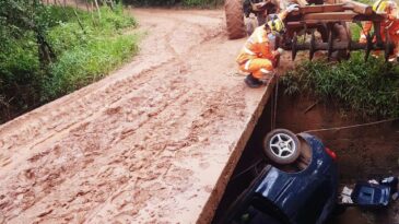 carro-tomba-em-corrego-deixando-quatro-mortos-e-tres-feridos