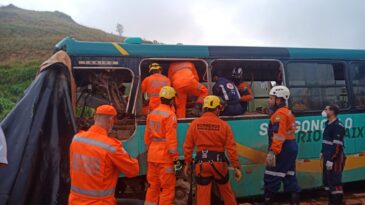motorista-de-onibus-e-socorrido-em-estado-grave-apos-acidente-na-br-381