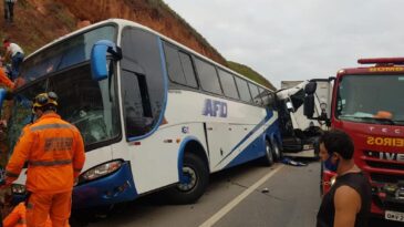 mulheres-morrem-esmagadas-por-onibus-em-acidente-na-br-381