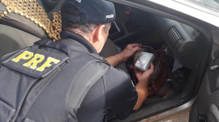 prf-apreende-350-gramas-de-maconha-com-casal-em-muriae