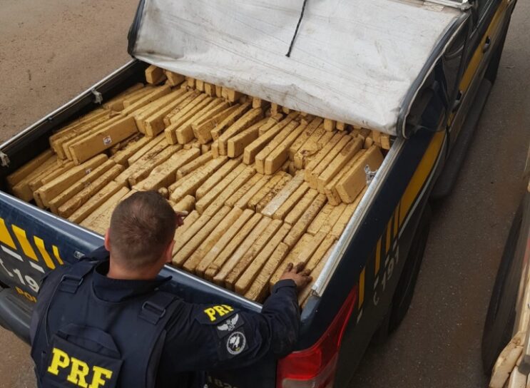 prf-apreende-carreta-carregada-com-maconha-em-patos-de-minas