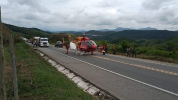 motociclista-e-socorrido-de-helicoptero-apos-acidente-na-br-262-em-sao-domingos-do-prata