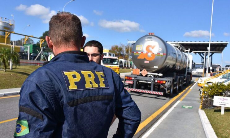 prf-faz-operacao-contra-sonegacao-fiscal-na-venda-de-etanol