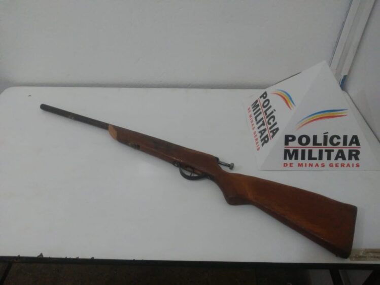 policia-militar-apreende-espingarda-em-catas-altas