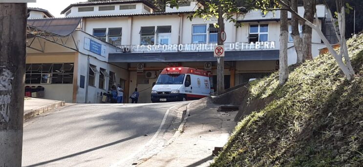 motociclista-fica-ferido-em-colisao-com-carro-na-avenida-das-rosas