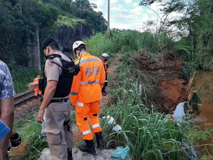 bombeiros-retomam-as-operacoes-de-buscas-na-ponte-torta