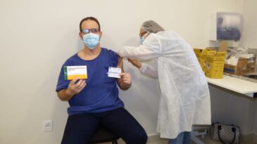 no-primeiro-dia-de-vacinacao-hnsd-imuniza-115-funcionarios