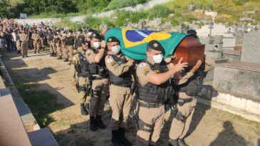 sob-forte-comocao-soldado-e-sepultado-em-timoteo