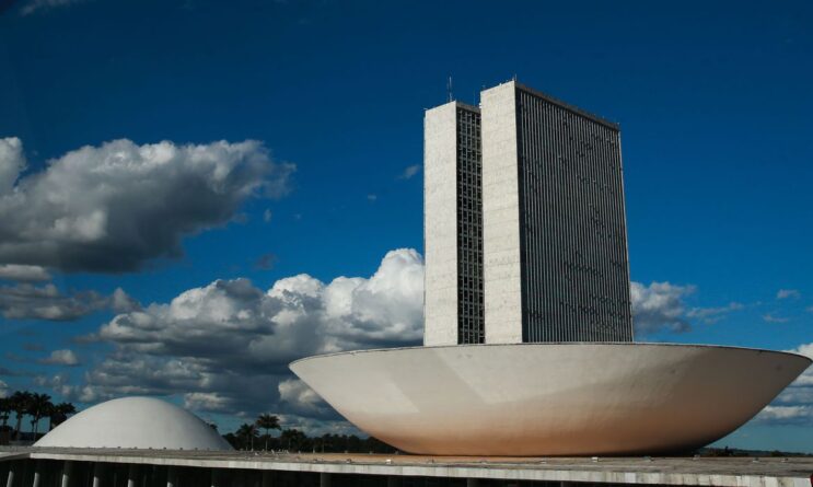 congresso-volta-ao-trabalho-com-pautas-urgentes-na-mesa