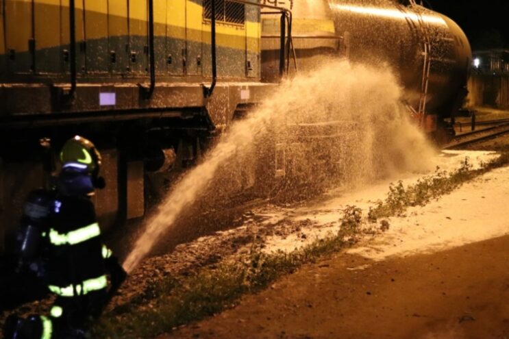 bombeiros-realizam-simulado-de-acidente-com-combustivel