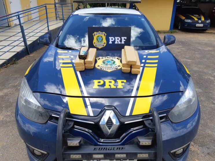 prf-apreende-seis-quilos-de-maconha-em-araxa